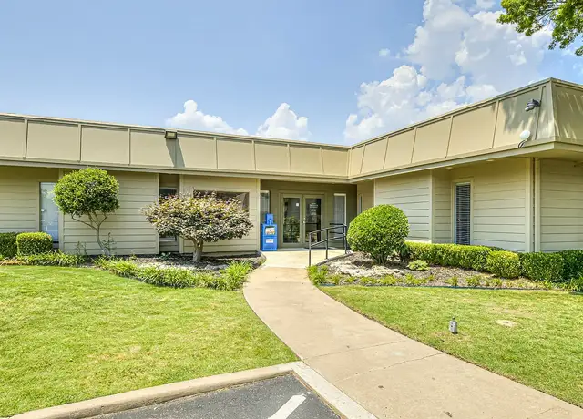 Photo of 6630 S Zunis Ave, Tulsa, OK 74136