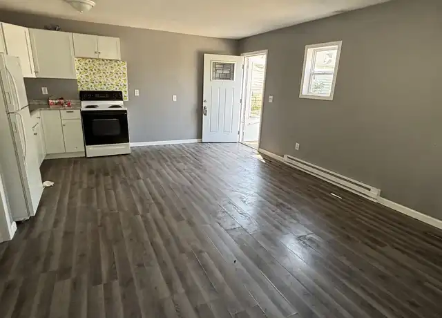 Property at 807 W 3rd St, Mishawaka, IN, 46544, 1 bed, 1 bath, [object Object]