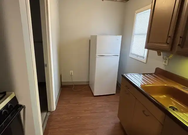 Property at 807 W 3rd St, Mishawaka, IN, 46544, 1 bed, 1 bath, [object Object]