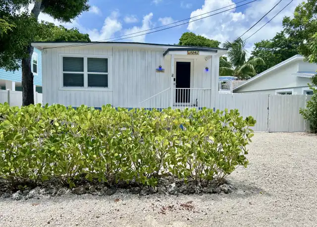 Property at 124 S Bay Harbor Dr, Key Largo, FL, 33037, 3 beds, 3 baths, [object Object]