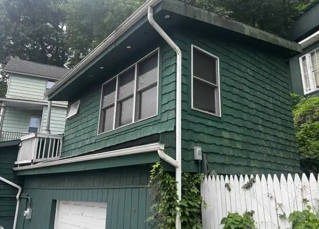Property at 6 Old Wood Rd, Edgewater, NJ, 07020, 1 bed, 1.5 baths, [object Object]