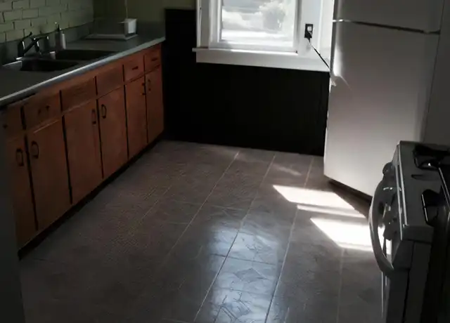 Property at 1633 Elmwood Ave, Lakewood, OH, 44107, 2 beds, 1 bath, [object Object]