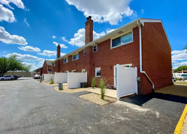 Property at 3021 Lynn Ct Unit C, Arlington Heights, IL, 60005, 3 beds, 1.5 baths, [object Object]