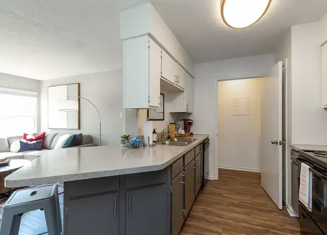 Property at ReNew Chesterfield - 2150 Village Green Pkwy, Chesterfield, MO, 63017, 1 bed, 1 bath, [object Object]
