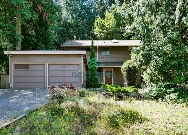 Property at 810 Highwood Dr SW, Issaquah, WA, 98027, 4 beds, 2.5 baths, [object Object]