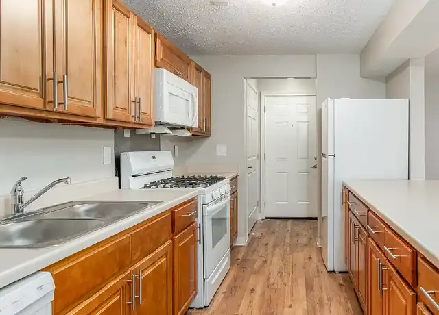 Property at Cassady Village Apartments - 3089 Cassady Village Trl, Columbus, OH, 43218, 2 beds, 1 bath, [object Object]