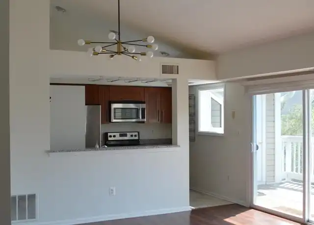 Property at 4531 28th Rd S, Arlington, VA, 22206, 2 beds, 1 bath, [object Object]