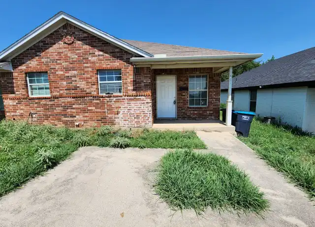 Property at 1431 E Robert St, Fort Worth, TX, 76104, 3 beds, 2 baths, [object Object]