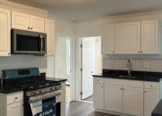 Property at 10 Rockdale Ave Unit 2, Lowell, MA, 01854, 4 beds, 1 bath, [object Object]