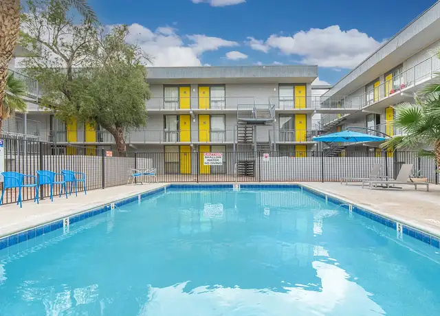 Photo of 2030 W Indian School Rd, Phoenix, AZ 85015