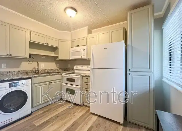 Property at 2718 Painter Ave Unit C101, Knoxville, TN, 37919, 2 beds, 1 bath, [object Object]