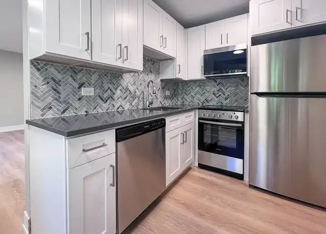 Property at 452 W Oakdale Ave, Chicago, IL, 60657, 0-1 beds, 1 bath, [object Object]