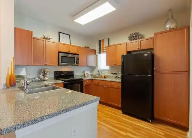 Property at 100 Lowell Rd, North Reading, MA, 01864, 2 beds, 2 baths, [object Object]