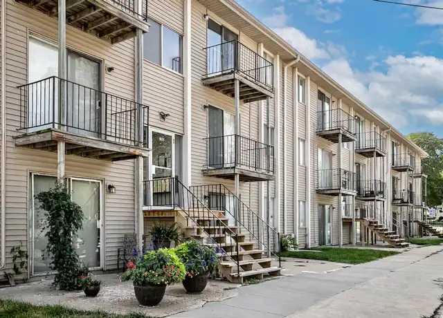 Property at 605 S Washington St Unit 17, Papillion, NE, 68046, 1 bed, 1 bath, [object Object]