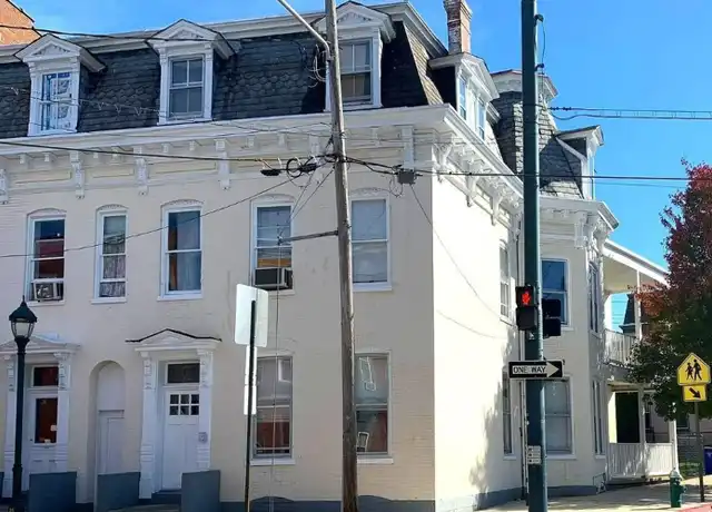 Property at 162 S Potomac St Unit 3, Hagerstown, MD, 21740, 1 bed, 1 bath, [object Object]