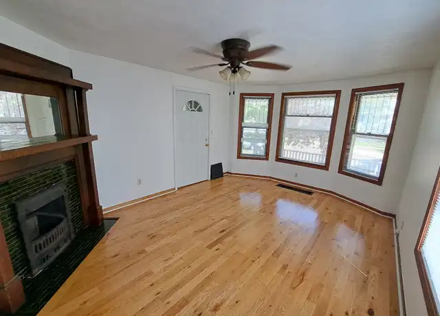 Property at 426 Pearl St Unit 1, Kalamazoo, MI, 49007, 2 beds, 1 bath, [object Object]
