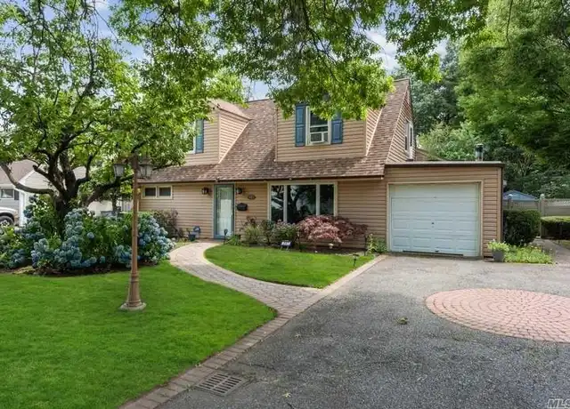 Property at 341 Pin Oak Ln, Westbury, NY, 11590, 4 beds, 2 baths, [object Object]