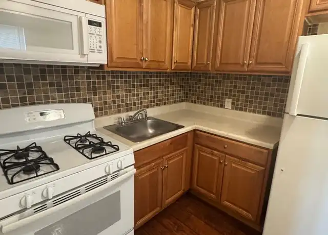 Property at 2202 Auburn St Unit 2202-1E, Rockford, IL, 61103, 1 bed, 1 bath, [object Object]