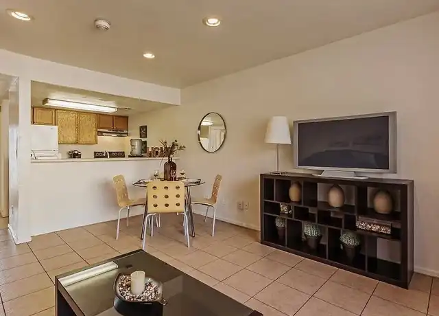 Property at 4102 West Osborn Road Attn: Leasing Office - 4102 W Osborn Rd, Phoenix, AZ, 85019, 1 bed, 1 bath, [object Object]