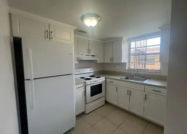 Property at 50 W 31st St, Hialeah, FL, 33012, 2 beds, 1 bath, [object Object]