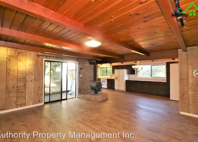 Property at 1534 Fig Ave, Redding, CA, 96001, 4 beds, 2 baths, [object Object]