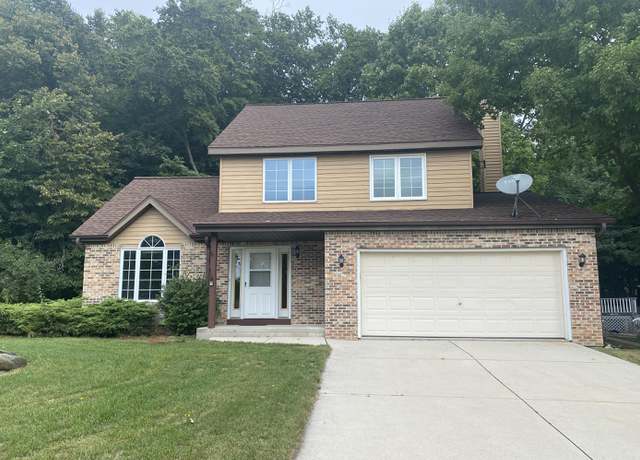 Photo of 636 W Briarknoll Ct, Saukville, WI 53080