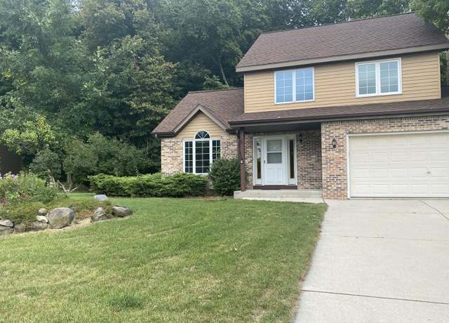 Photo of 636 W Briarknoll Ct, Saukville, WI 53080