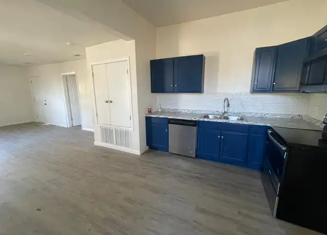 Property at 704 E Harvey Ave, Fort Worth, TX, 76104, 4 beds, 2 baths, [object Object]