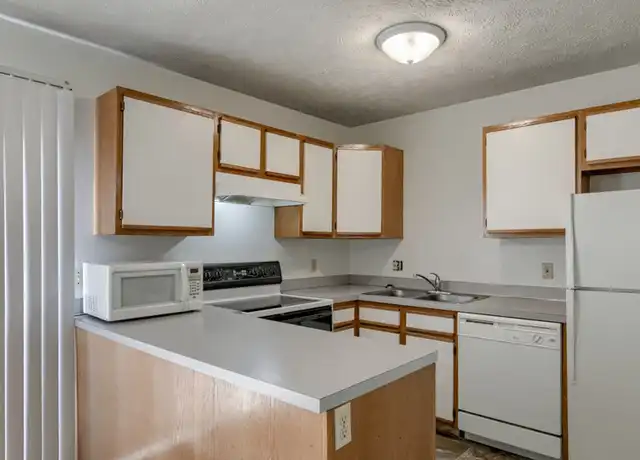Property at 1809 Hartley St, Lincoln, NE, 68521, 5 beds, 2 baths, [object Object]