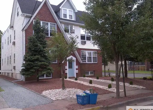 Property at 17 Elm Ct Unit B, Metuchen, NJ, 08840, 2 beds, 1 bath, [object Object]