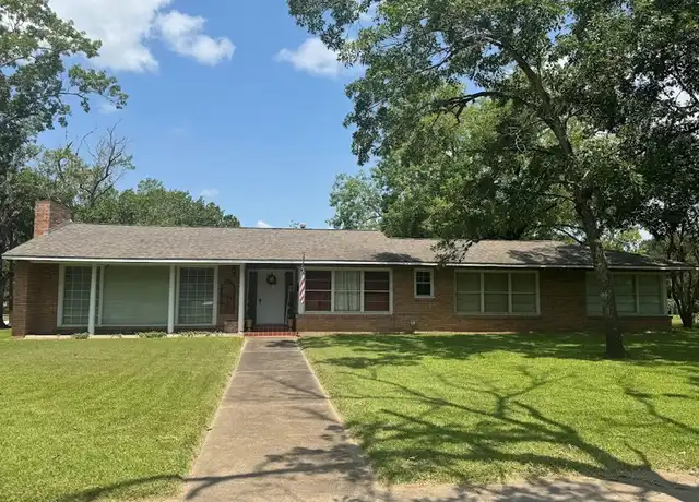 Property at 1003 E Washington Ave, Navasota, TX, 77868, 3 beds, 2 baths, [object Object]