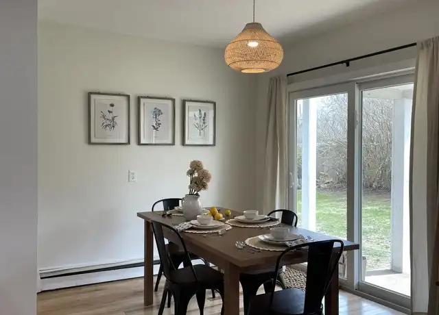 Property at 40 Hemlock Ave Unit 2, Narragansett, RI, 02882, 4 beds, 1 bath, [object Object]