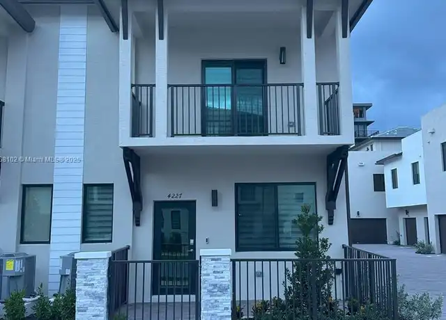 Property at 4227 NW 83rd Path Unit 4227, Doral, FL, 33166, 3 beds, 2.5 baths, [object Object]