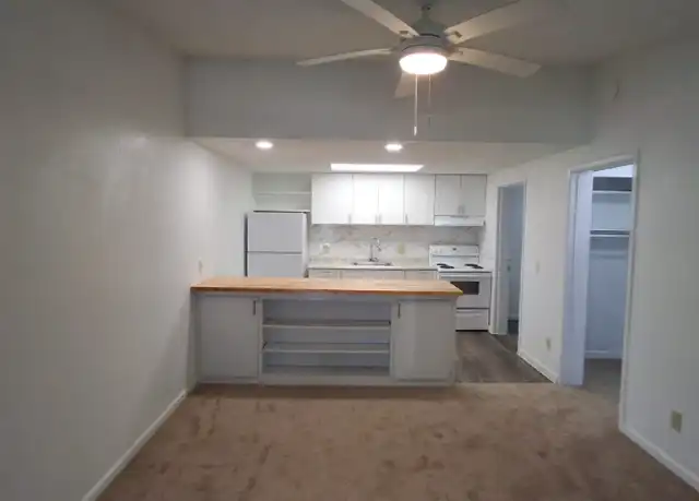 Property at 33305 Ryan Dr Unit 123, Leesburg, FL, 34788, 1 bed, 1 bath, [object Object]