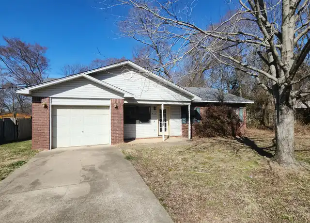 Property at 1615 E L St, Russellville, AR, 72801, 3 beds, 1.5 baths, [object Object]