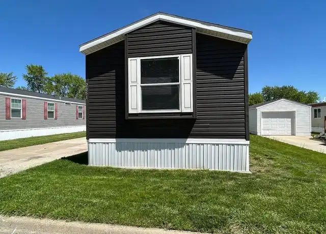 Property at 2051 Four Seasons Dr Unit 163, Ankeny, IA, 50021, 3 beds, 2 baths, [object Object]