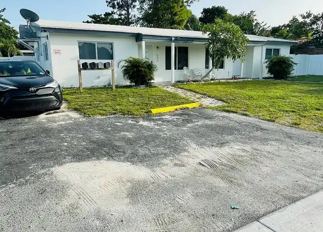Property at 684 NE 37th St Unit 2, Oakland Park, FL, 33334, 2 beds, 1 bath, [object Object]