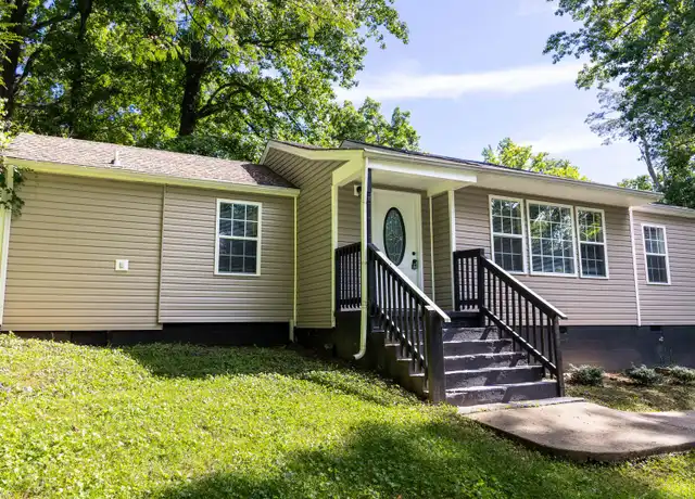 Property at 702 Woodlawn Dr, Clarksville, TN, 37040, 3 beds, 2 baths, [object Object]