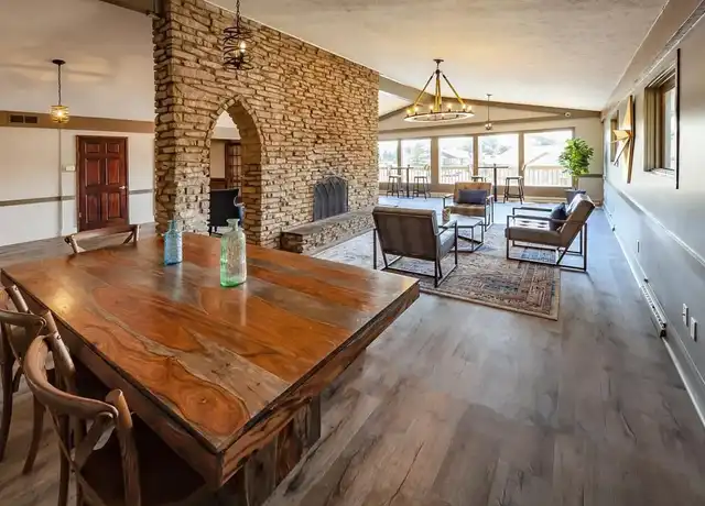 Property at Castle Point - 18011 Cleveland Rd, South Bend, IN, 46637, 1-3 bed, 1-1.5 bath, [object Object]