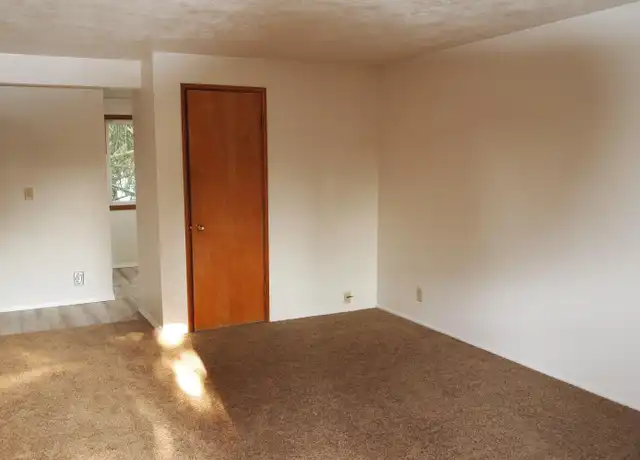 Property at 1375 W 8th Ave Unit 10, Eugene, OR, 97402, 1 bed, 1 bath, [object Object]