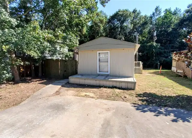Property at 918 Queenswood, Montgomery, TX, 77316, 2 beds, 1 bath, [object Object]
