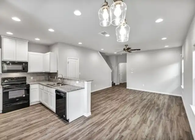 Property at 207 Peruna Dr, Marble Falls, TX, 78654, 3 beds, 3 baths, [object Object]