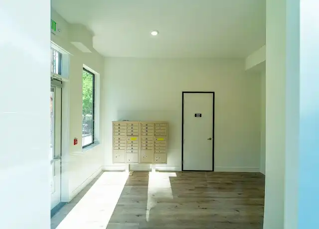 Property at 2260 NW Pettygrove St, Portland, OR, 97210, 0-1 beds, 1 bath, [object Object]