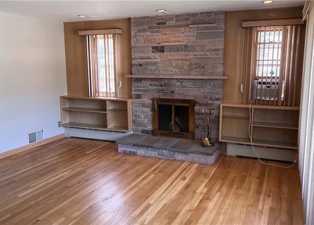 Photo of 91 Cannon St, Cranston, RI 02920