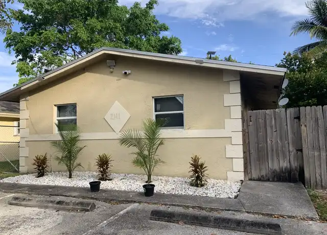 Property at 2141 NW 4th Ct Unit 1, Pompano Beach, FL, 33069, 2 beds, 1 bath, [object Object]