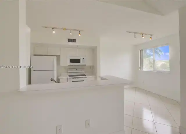 Property at 2600 S University Dr #328, Davie, FL, 33328, 1 bed, 1 bath, [object Object]