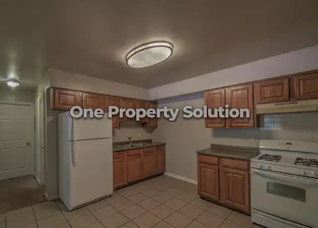 Property at 809 E 32nd Ave Unit 13 1, Gary, IN, 46409, 2 beds, 1 bath, [object Object]