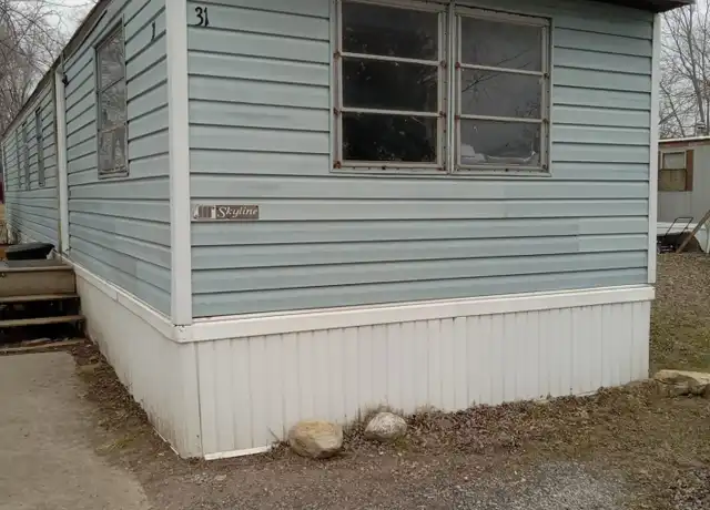 Property at 204 E Hegeler Ln Unit H31, Danville, IL, 61832, 3 beds, 1 bath, [object Object]