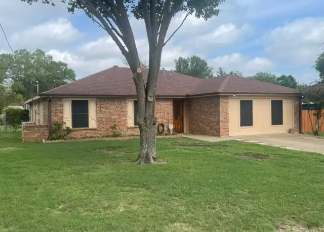 Property at 804 Dogwood Dr, Cedar Hill, TX, 75104, 4 beds, 2 baths, [object Object]
