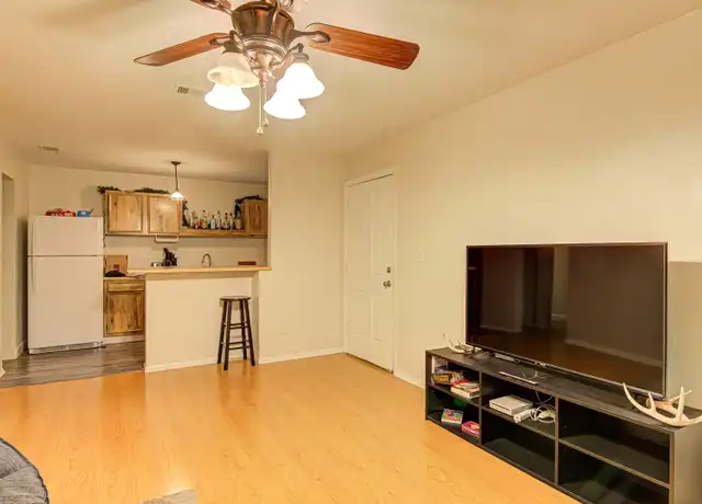 Property at 1015 SW 9th St, Gainesville, FL, 32601, 1 bed, 1 bath, [object Object]